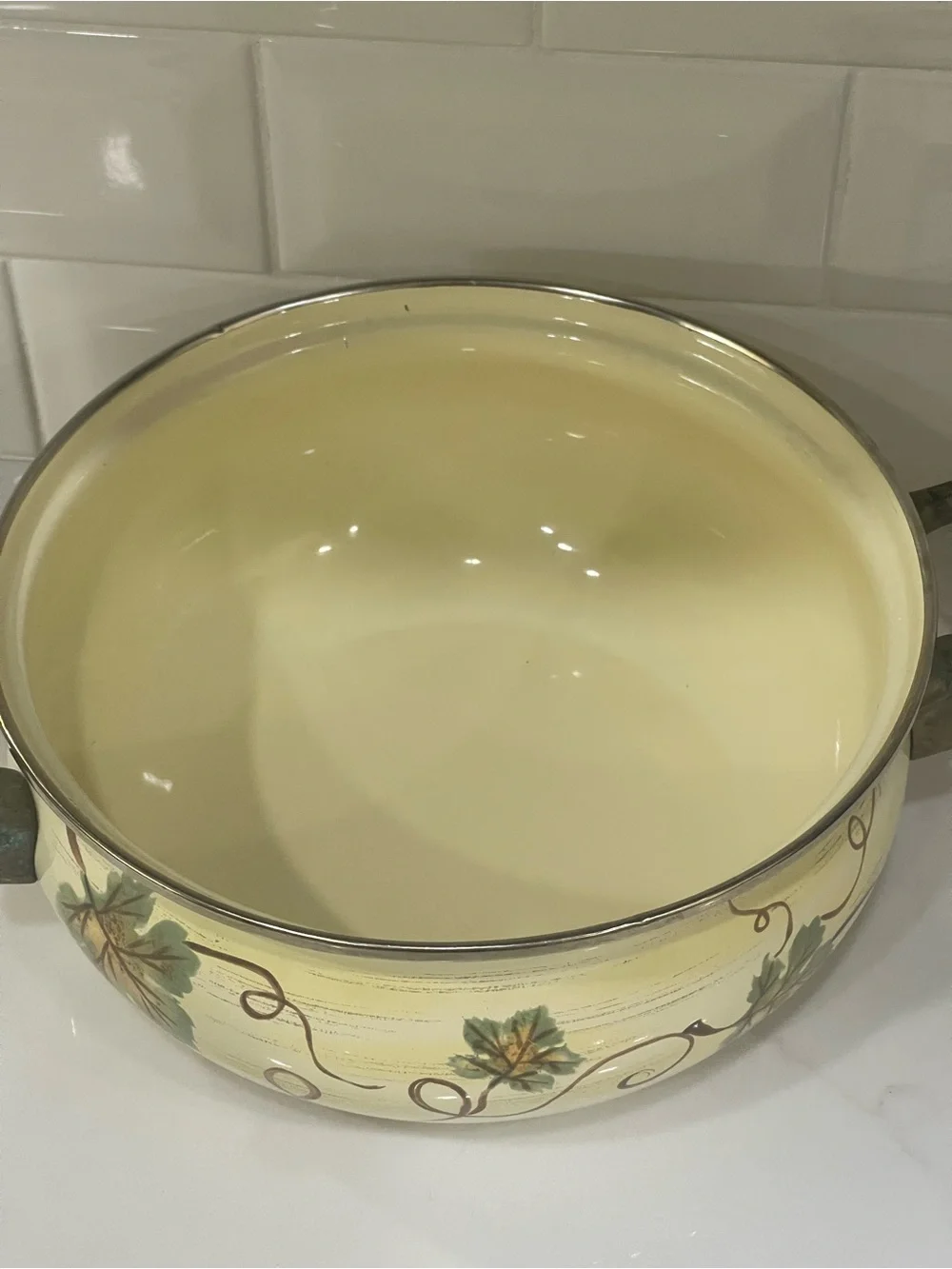 Tabletops Unlimited Vitroceramic Round Ceramic Casserole w/ Lid 9